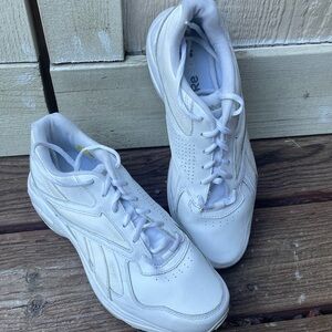 Reebok Men's Classic White Athletic Sneakers DMX Max Walking 9.5 Wide 2E